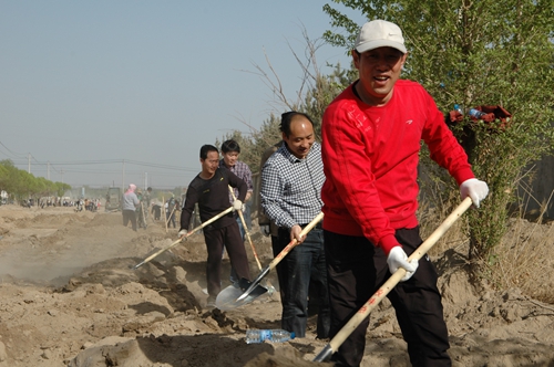 公司組織員工開展植樹活動(dòng)